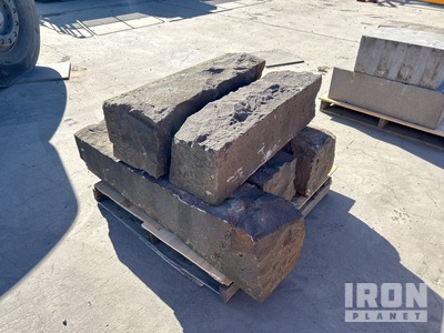 Quantity of Bluestone Blocks معدات بناء متنوعة