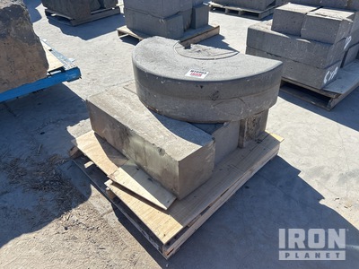 Quantity of Bluestone Blocks معدات بناء متنوعة