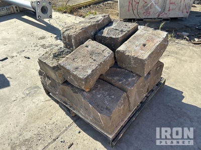 Quantity of Bluestone Blocks معدات بناء متنوعة