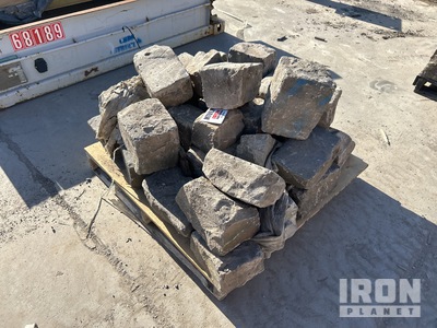 Quantity of Bluestone Blocks معدات بناء متنوعة