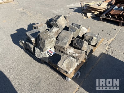 Quantity of Bluestone Blocks معدات بناء متنوعة