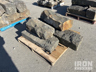 Quantity of Bluestone Blocks معدات بناء متنوعة