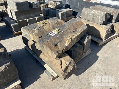 Quantity of Bluestone Blocks معدات بناء متنوعة