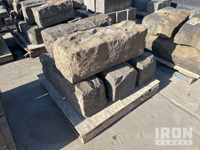 Quantity of Bluestone Blocks معدات بناء متنوعة