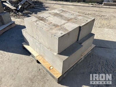 Quantity of Bluestone Blocks معدات بناء متنوعة