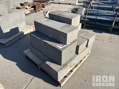 Quantity of Bluestone Blocks معدات بناء متنوعة