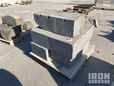 Quantity of Bluestone Blocks معدات بناء متنوعة