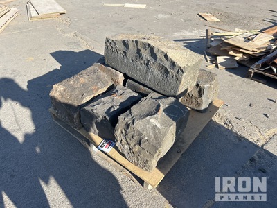Quantity of Bluestone Blocks معدات بناء متنوعة