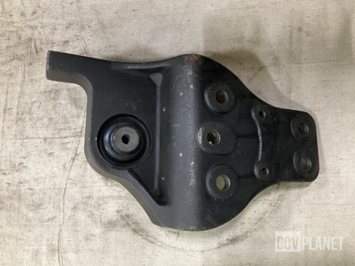 (8) Navistar Defense 3821077C91 Mounting Brackets