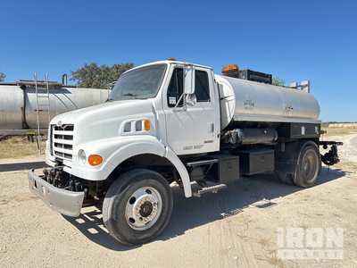 1999 Etnyre CFNT 2000 gal on Sterling L7500 4x2 Camion épandeur d'asphalte