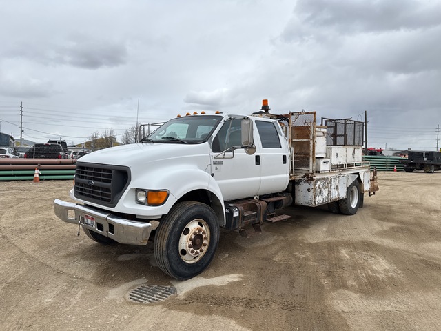 2000 Ford F-750 XL 4x2 Crew Cab Service Truck