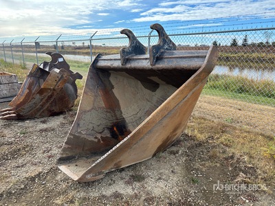 Daequip 20 in Q/C V-Ditching Excavator Bucket - Fits Hitachi/JD ZX350