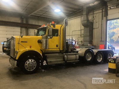 2015 Kenworth W900 8x4 Heavy Haul Tri/A Day Cab Truck Tractor