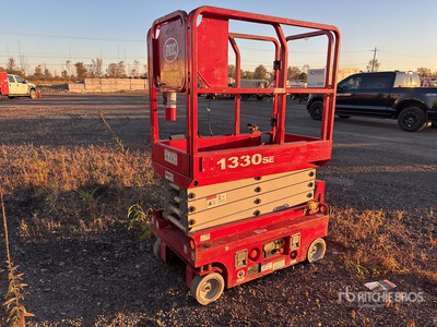 2017 MEC 1330SE Electric Scissor Lift