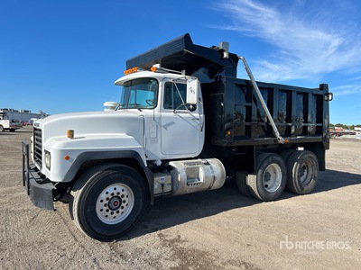 2000 Mack RD690S 6x4 شاحنة قلابة /محورين