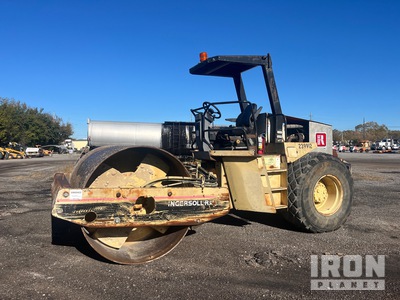 Ingersoll SD100D Walzenzug mit Glattmantelbandage