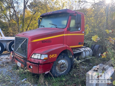2004 Volvo VNM200 4x2 2-Achs Sattelzugmaschine (Inoperable)