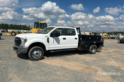 2018 Ford F-350 XL 4x4 Crew Cab Flatbed Truck