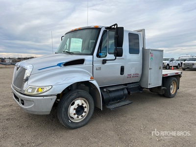 2007 International 4200 4x2 Extended Cab Camion à Plateau