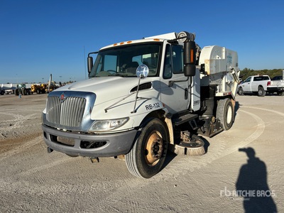 2016 Tymco 600 on 2017 International 4300 Sweeper Truck
