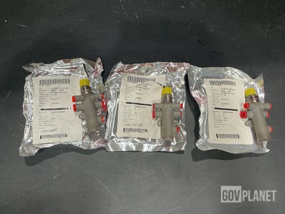 (3) Delavan 34642 Flow Fuel Dividers