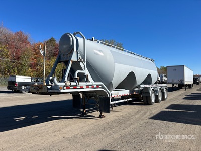 2000 J & L Citerne 1350 cft Tri/A Pneumatic Bulk Trailer