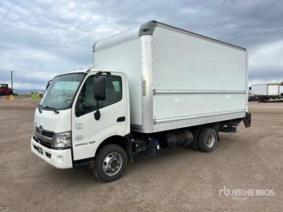 2017 Hino 155 4x2 Furgoneta caja cerrada