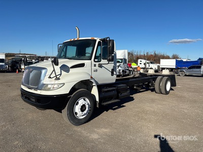 2005 Internaional 4400 4x2 Cab and Chassis