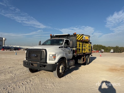 2019 Ford F-750 4x2 Attenuator Truck
