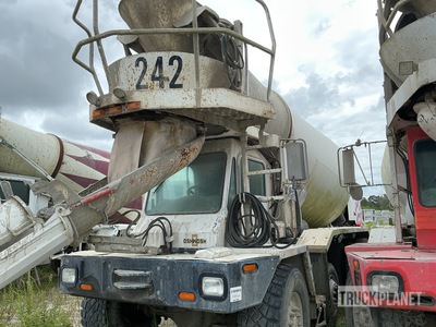 2007 Oshkosh 8x6 Front Discharge Camion hormigonera