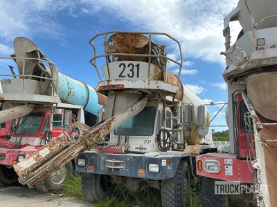 2007 Oshkosh 8x6 Front Discharge Mixer Truck