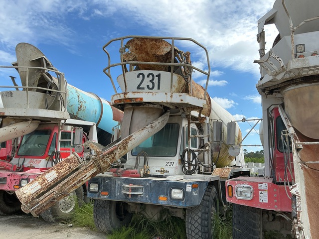 2007 Oshkosh 8x6 Front Discharge Mixer Truck 2007 Oshkosh 8x6 Front Discharge Mixer Truck