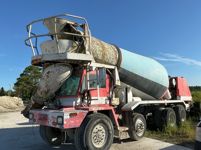 2005 Oshkosh 8x6 Front Discharge Mixer Truck (Inoperable) 2005 Oshkosh 8x6 Front Discharge Mixer Truck (Inoperable)