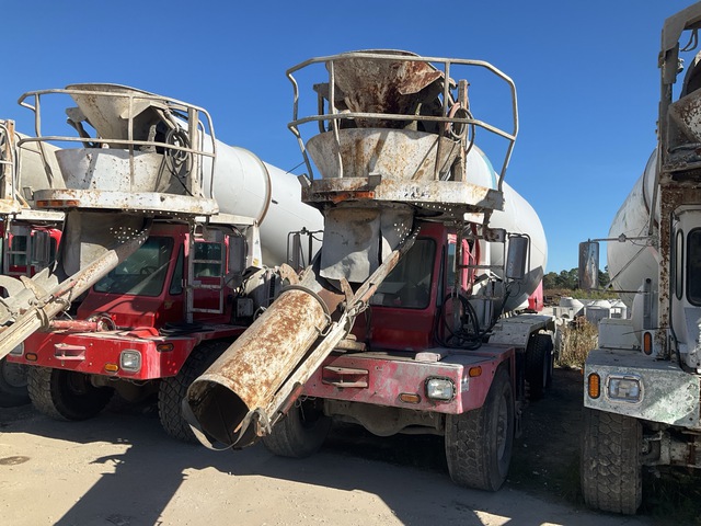 2004 Oshkosh 10x6 Front Discharge Mixer Truck 2004 Oshkosh 10x6 Front Discharge Mixer Truck