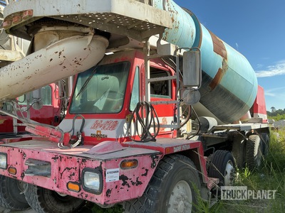 2004 Oshkosh 8x6 Front Discharge Mixer Truck (Inoperable)