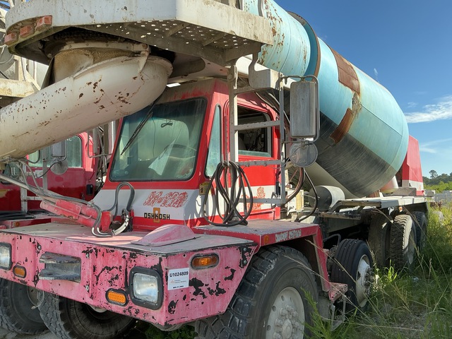 2004 Oshkosh 8x6 Front Discharge Mixer Truck (Inoperable) 2004 Oshkosh 8x6 Front Discharge Mixer Truck (Inoperable)