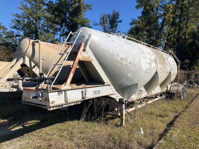 1976 Trail King T/A Pneumatic Bulk Trailer 1976 Trail King T/A Pneumatic Bulk Trailer