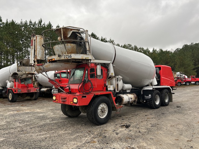 2007 Oshkosh S-2346 6x6 Front Discharge Mixer Truck 2007 Oshkosh S-2346 6x6 Front Discharge Mixer Truck