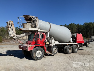 2005 Oshkosh S-2106L 10x6 Front Discharge Mixer Truck