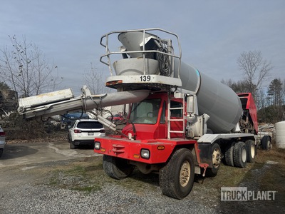 2005 Oshkosh S-2106L 10x6 Front Discharge Camion mélangeur