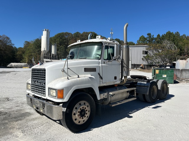 2002 Mack CH613 6x4 T/A Day Cab Truck Tractor 2002 Mack CH613 6x4 T/A Day Cab Truck Tractor