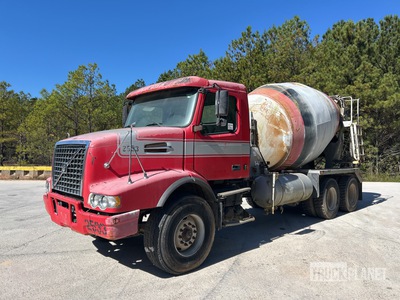 2005 Volvo VHD64B 6x4 Camion mélangeur