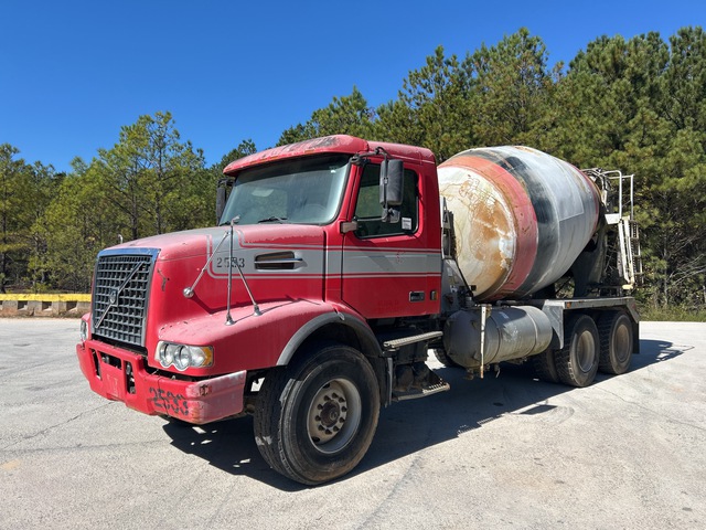 2005 Volvo VHD64B 6x4 Mixer Truck 2005 Volvo VHD64B 6x4 Mixer Truck