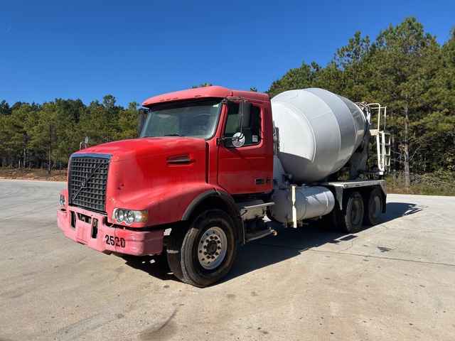 2005 Volvo VHD64B 6x4 Mixer Truck 2005 Volvo VHD64B 6x4 Mixer Truck