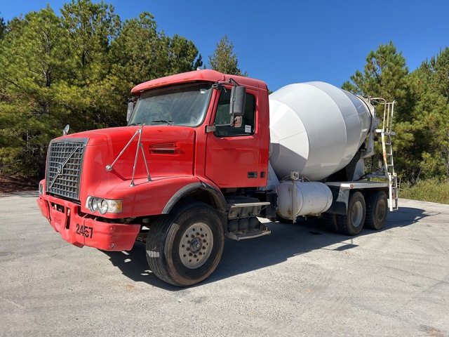 2005 Volvo VHD64B 6x4 Mixer Truck 2005 Volvo VHD64B 6x4 Mixer Truck
