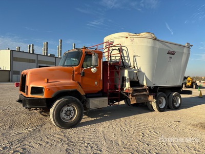 2005 International 5600i 6x4 Feed Truck