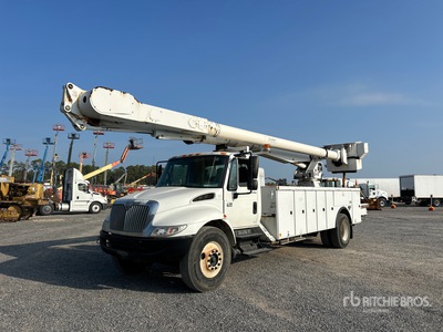 Altec AM900 67 ft on 2005 International 4300 4x2 Bucket Truck