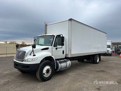 2017 International 7400 SBA 4x2 Van Truck
