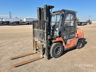 Toyota 7FDU35 7000 lb Pneumatic Tire Forklift