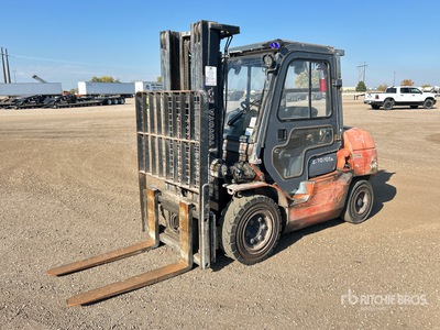 Toyota 7FDU35 7000 lb Pneumatic Tire Forklift